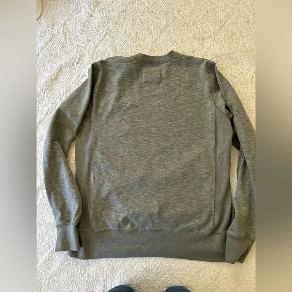 Men’s Burton DryRide sweater. Grey size L. Front zip pockets/ chest pocket. Nice